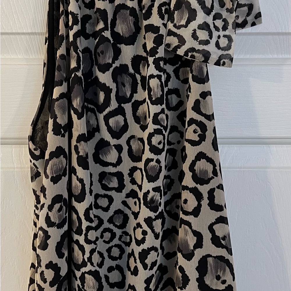 White House Black Market Leopard/Cheetah print Halter Top. Size Medium - Picture 6 of 8